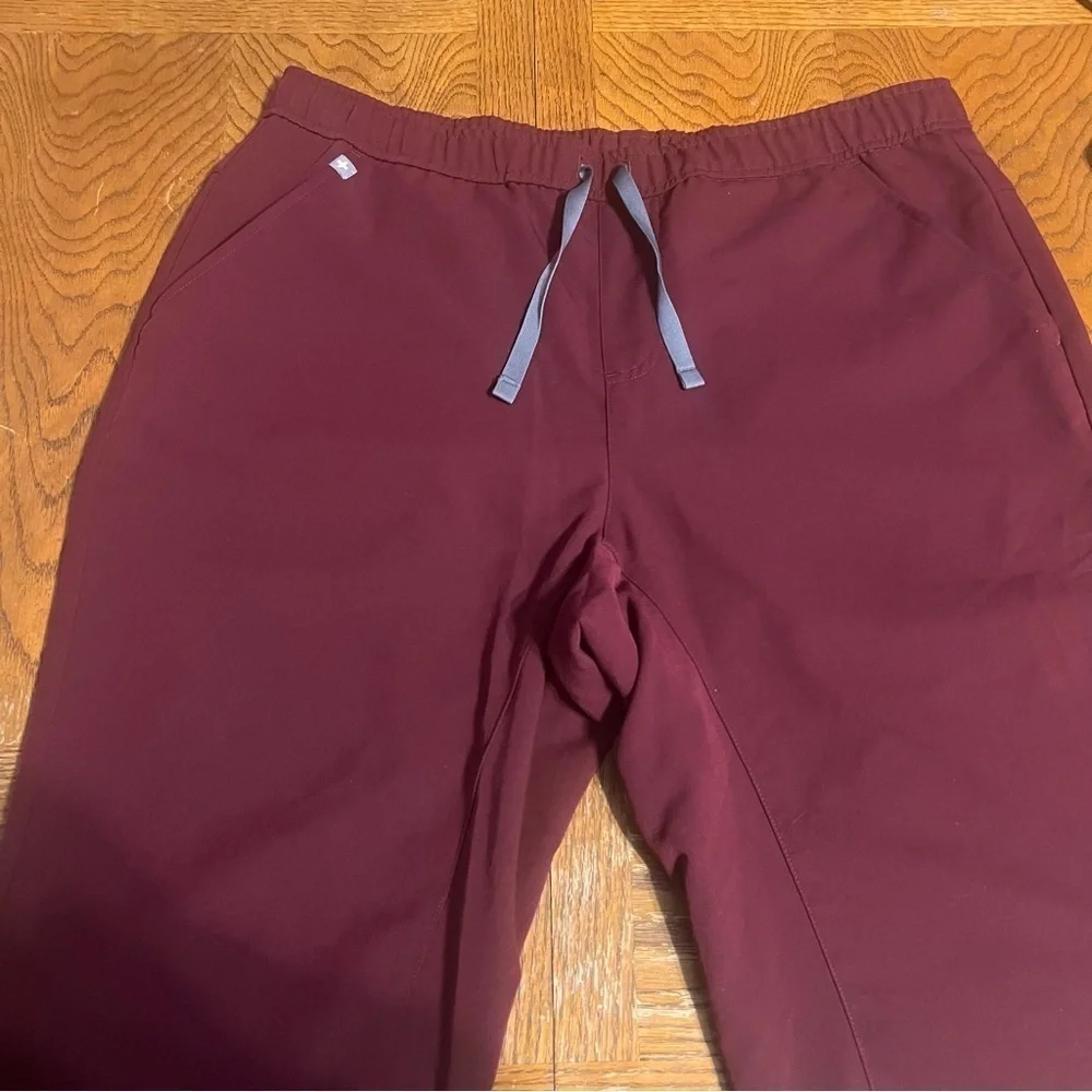 Figs Men's Tansen Jogger Scrub Pants in Burgundy Sz XL Short Pull-on Comfort